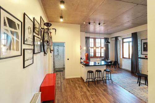 Chic Abanotubani Apt By Wehost