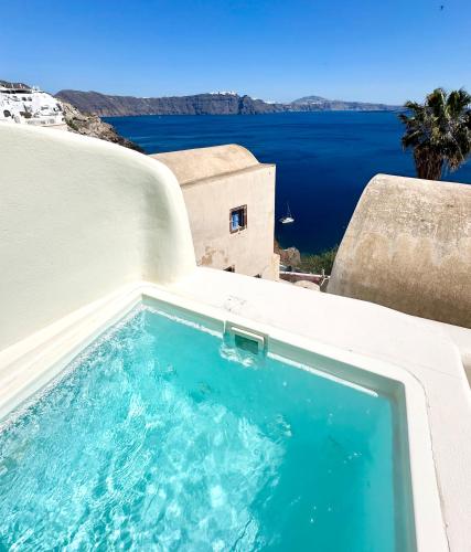 Ilia Oia in Oia, Greece