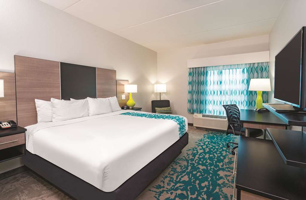 La Quinta Inn & Suites by Wyndham Cleveland TN - photo 22