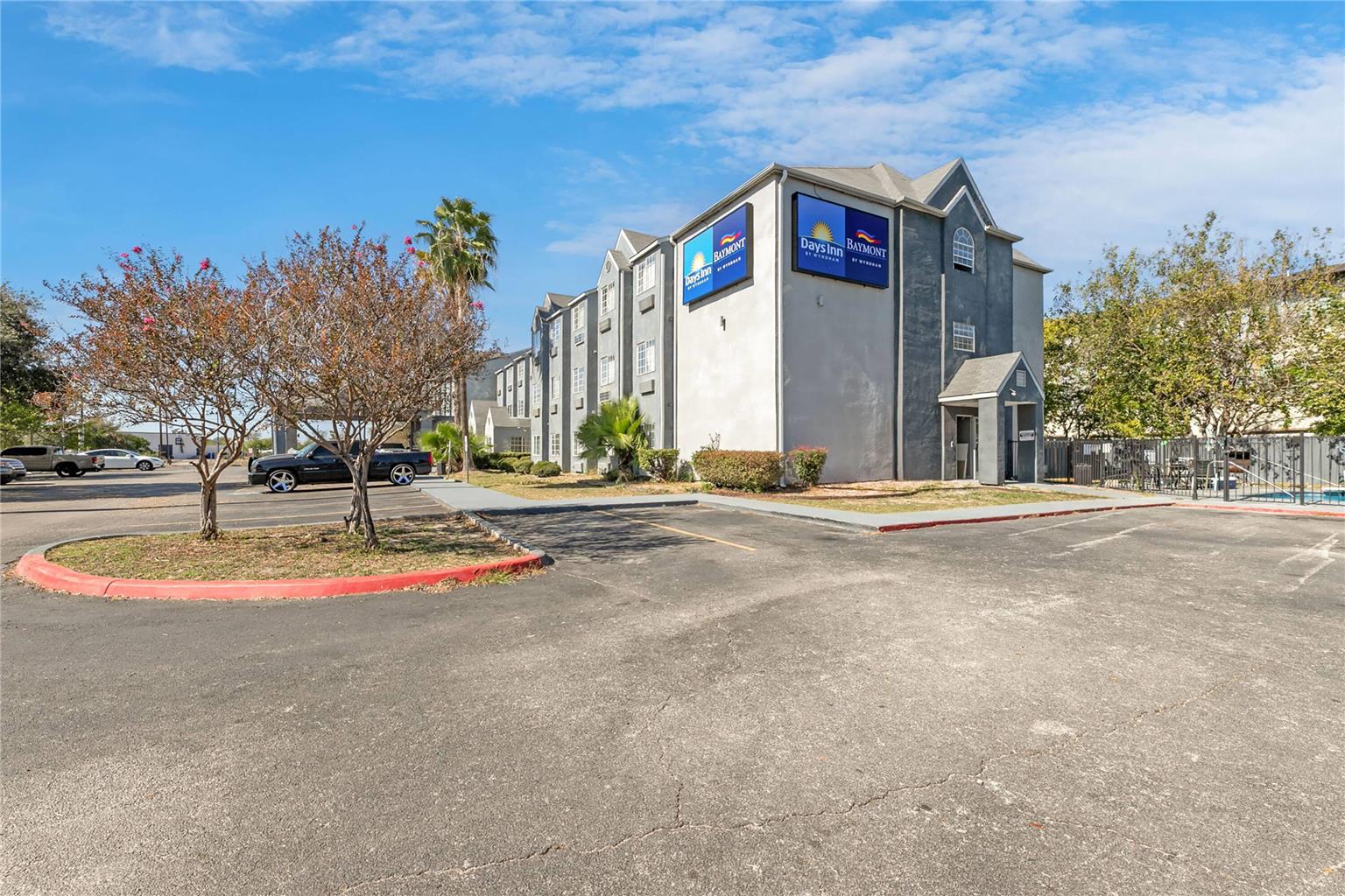Days Inn by Wyndham San Antonio Downtown - photo 2