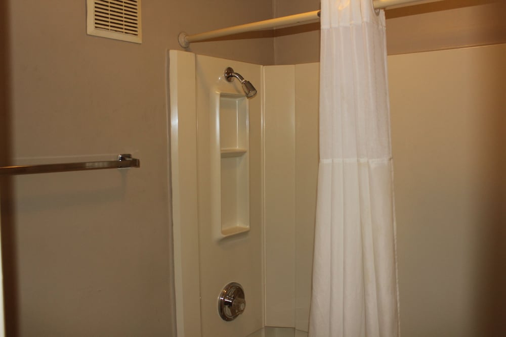 Red Carpet Inn Louisville - photo 27