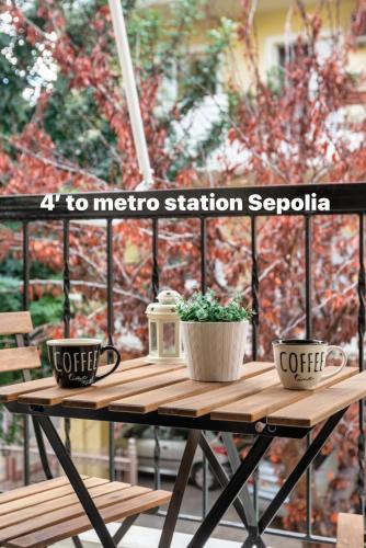 City Break Apartment 4' To Metro — 4-Star Luxury Hotel in Athens, Greece