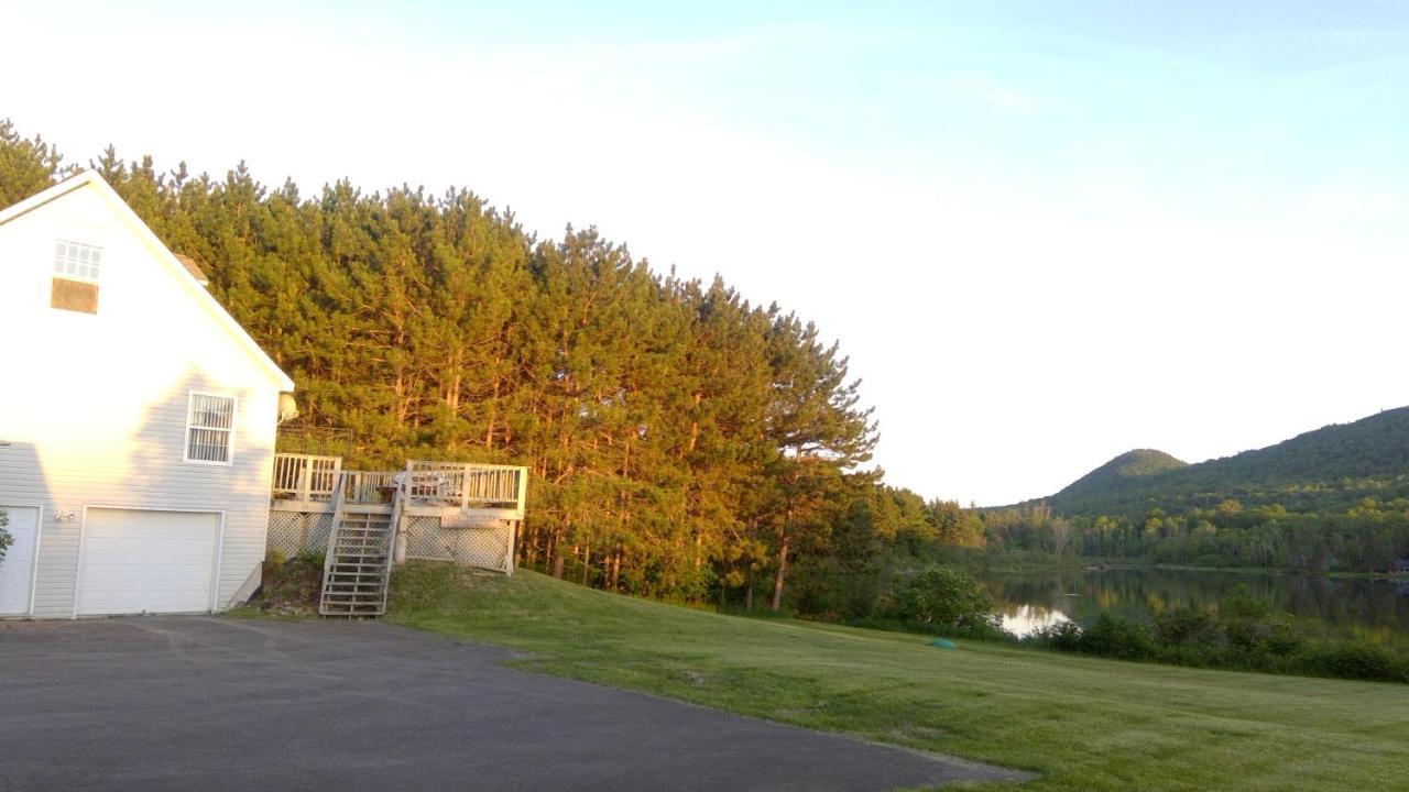 Lakeside Snowmobile Ski Villa 4BR 2BA sleeps 10 — 4-Star Luxury Hotel in Presque Isle, United States