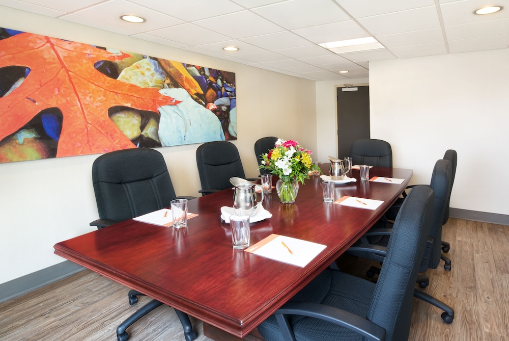 Hotel Indigo Cleveland Beachwood by IHG - photo 24