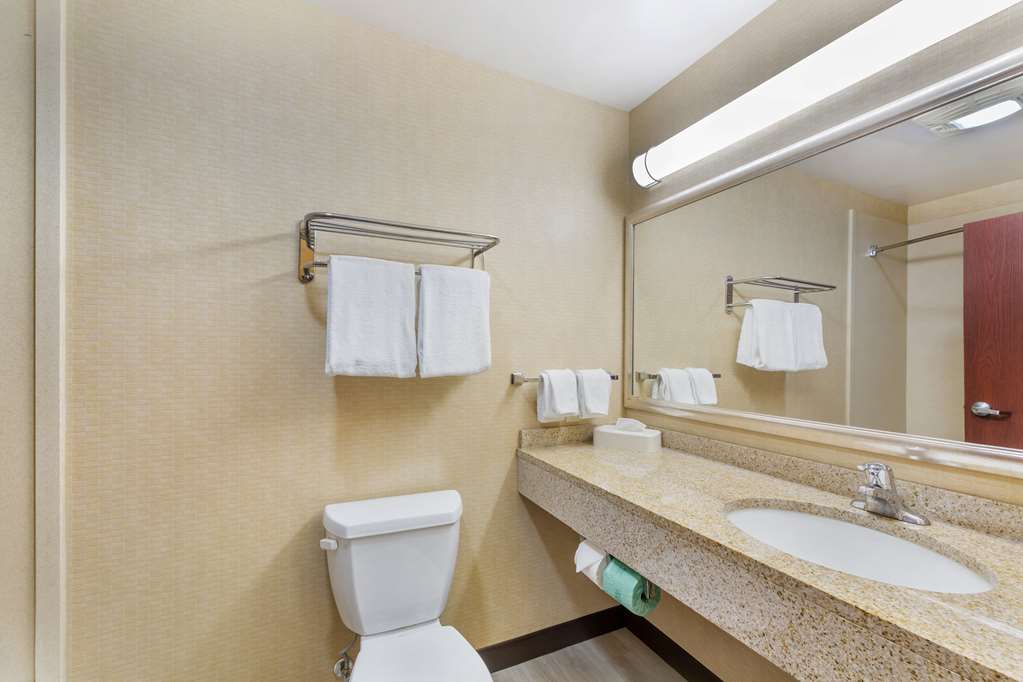 Best Western Plus Victor Inn & Suites - photo 22