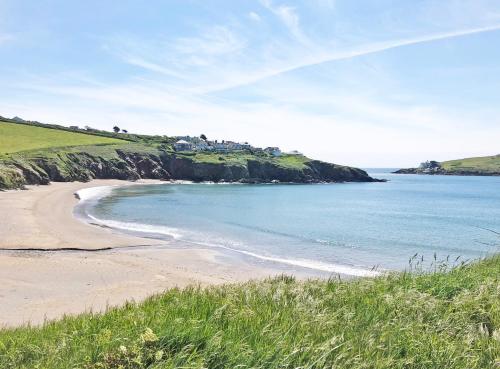 Cosy Beachside Cottage 100m from Challaborough Beach — 4-Star Luxury Hotel in Kingsbridge, United Kingdom