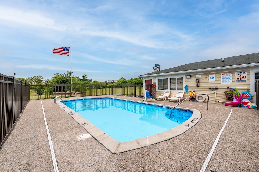 American Inn and Suites Dundee - photo 24