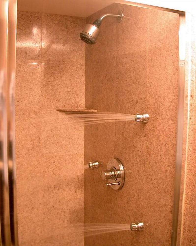 Marvin's Garden Inn - photo 30