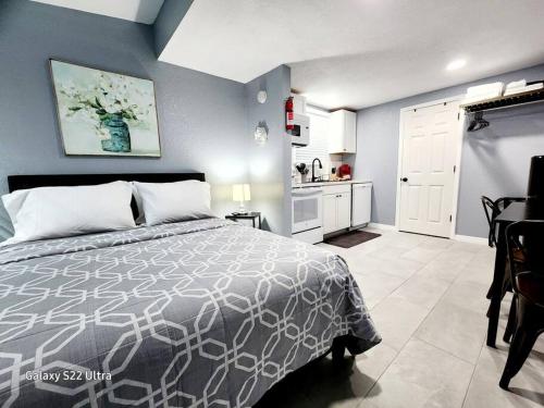 Private Getaway Studio — 4-Star Luxury Hotel in Lakeland, United States