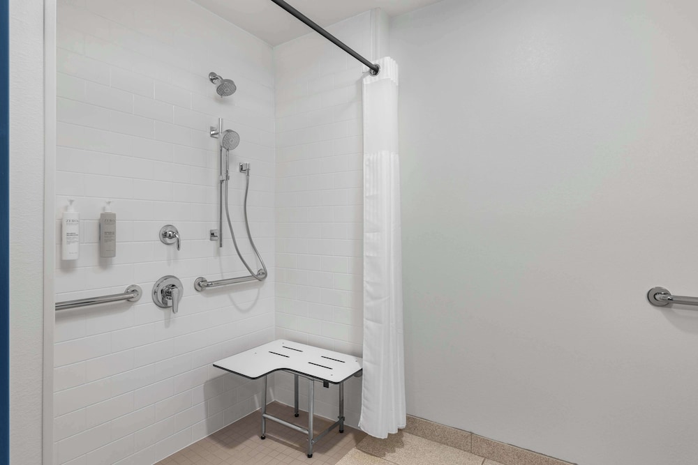 Spark by Hilton Fredericksburg Southpoint - photo 18