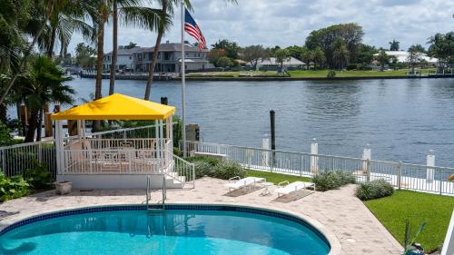 Waterfront Studio Pool Beach Intercostal 5 - photo 28