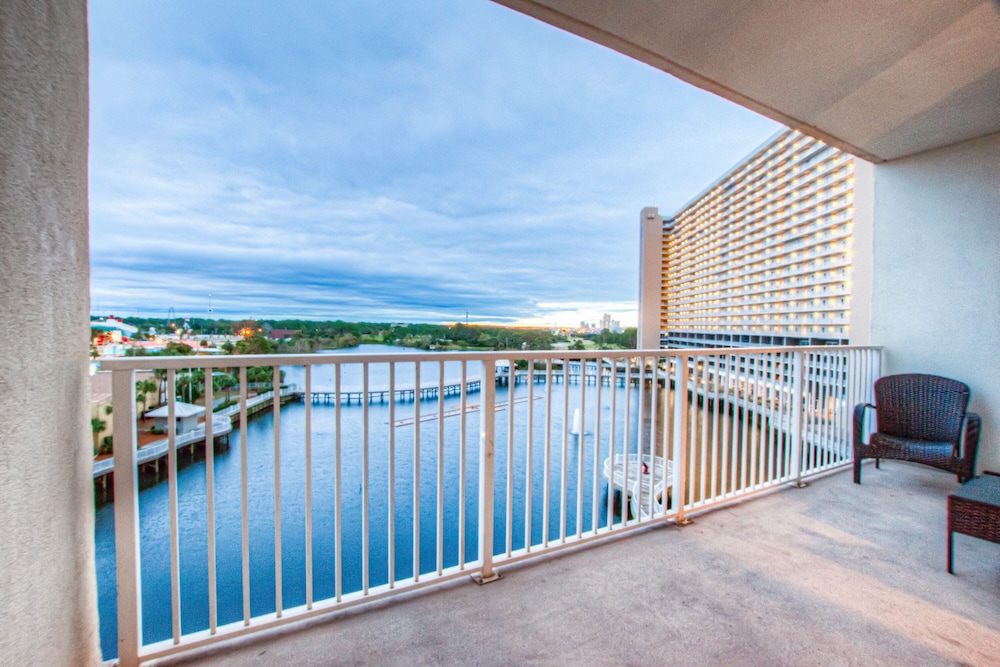 Laketown Wharf Resort by Aneliya's Rentals - photo 694