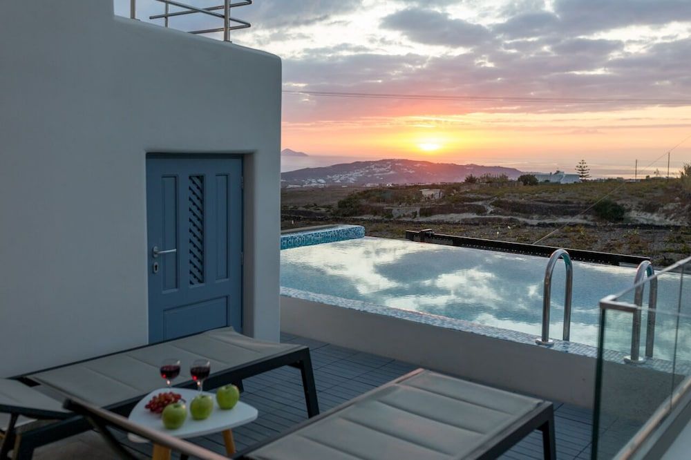 Luxe Maroussi Villas — 4-Star Luxury Hotel in Pyrgos, Greece