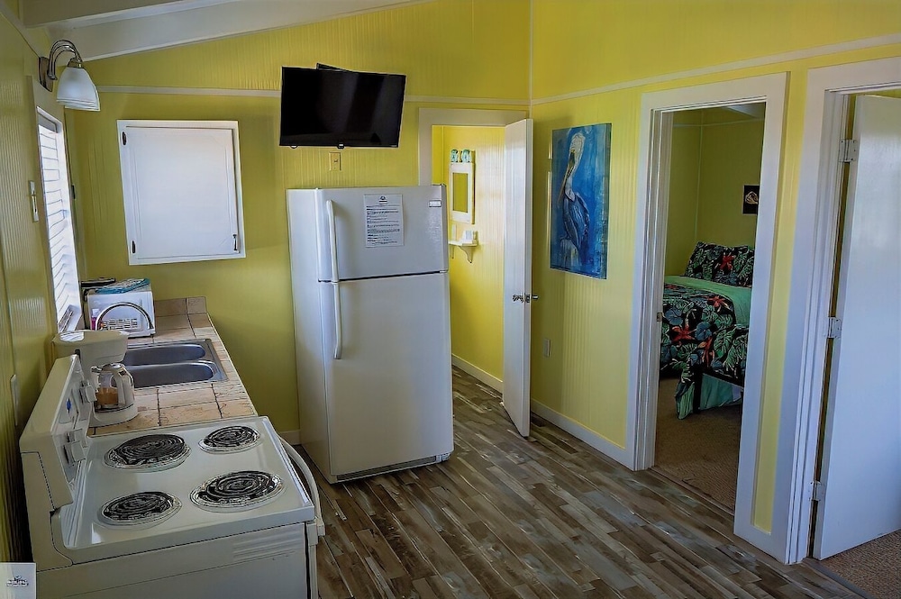 Blue Dolphin Inn and Cottages - photo 32