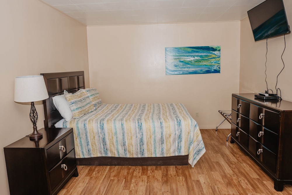 Lamplighter Lodge - photo 25
