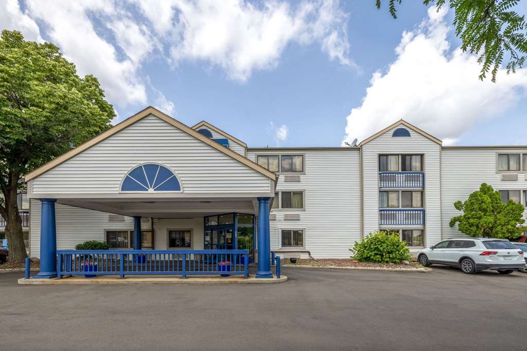 Travelodge by Wyndham Brooklyn Center - photo 2