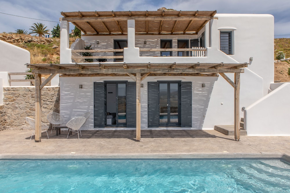 Mikri Villas — 4-Star Luxury Hotel in Naxos, Greece