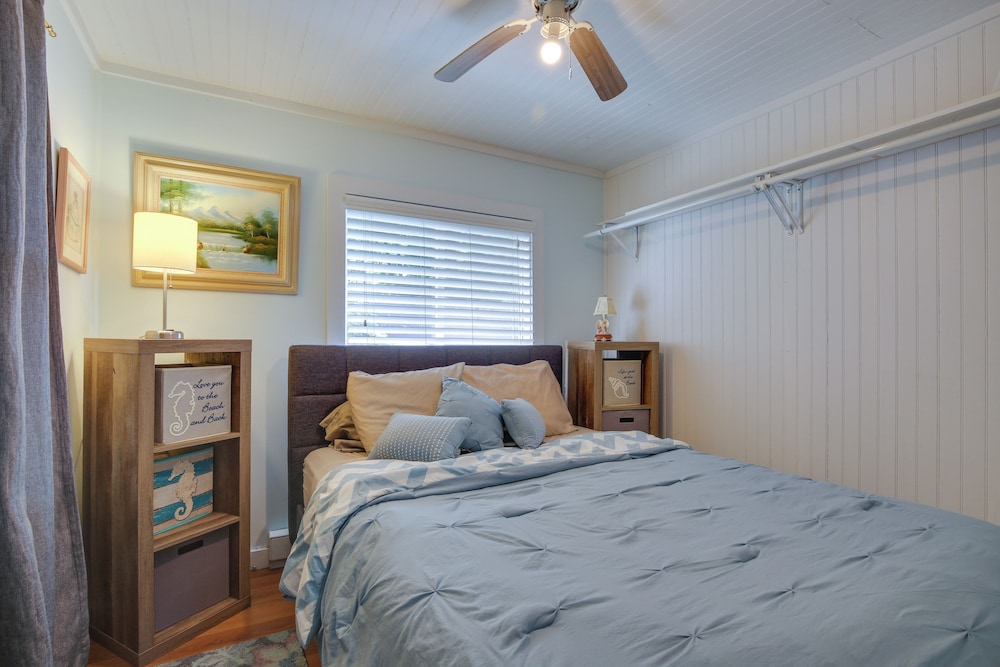 Charming Danbury Cottage W Lake Kenosia Access 17925388 — Danbury