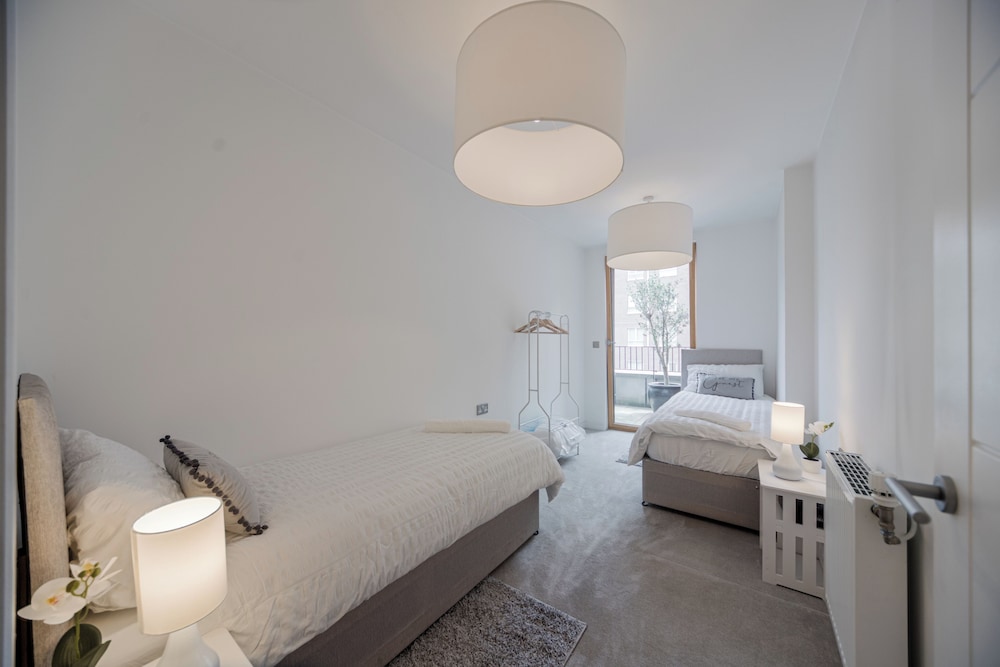 Barking Bright Apartment With 2 Bedrooms — 4-Star Luxury Hotel in Barking, United Kingdom