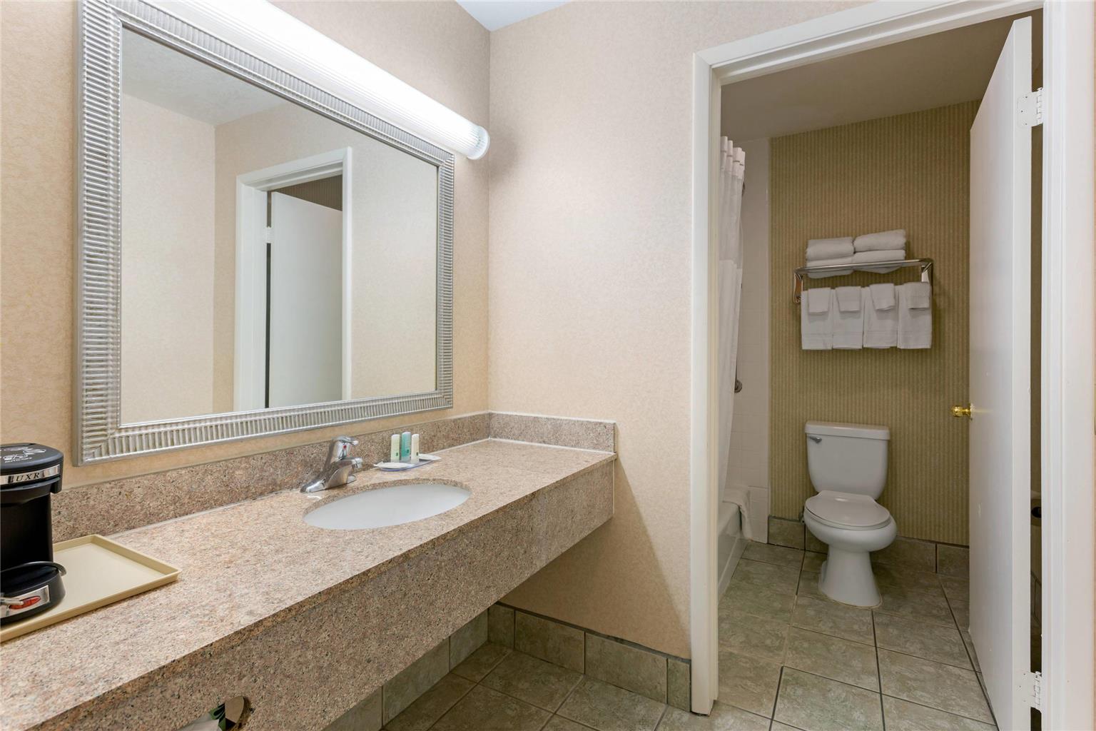 Quality Inn & Suites Oceanside near Camp Pendleton - photo 19