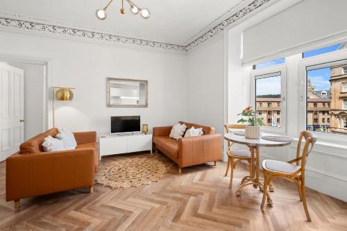 Exceptional Central 1BR Apt town square views — 4-Star Luxury Hotel in Oban, United Kingdom