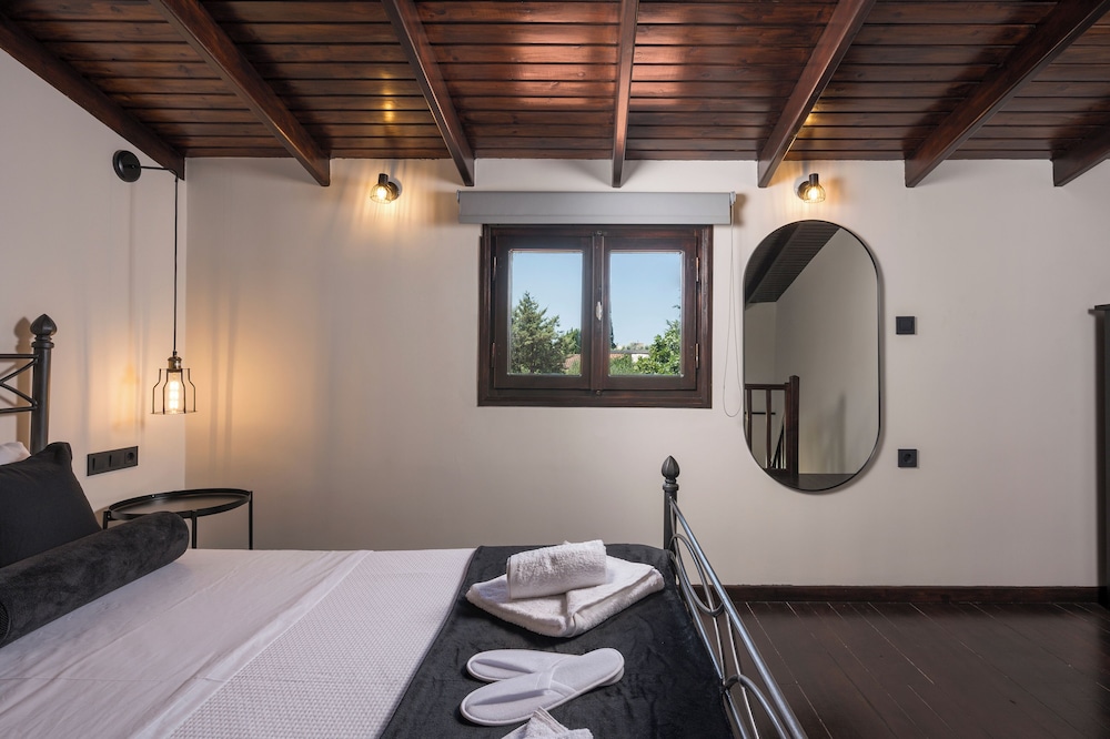 Eightyfour Living with private pool in Chania, Greece