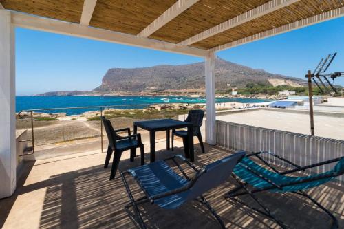 Favignana Casetta Favonia fronte mare — 4-Star Luxury Hotel in Favignana, Italy