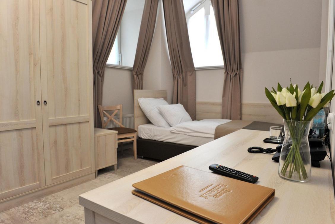 Stare Łazienki - carbon neutral hotel in Naleczow