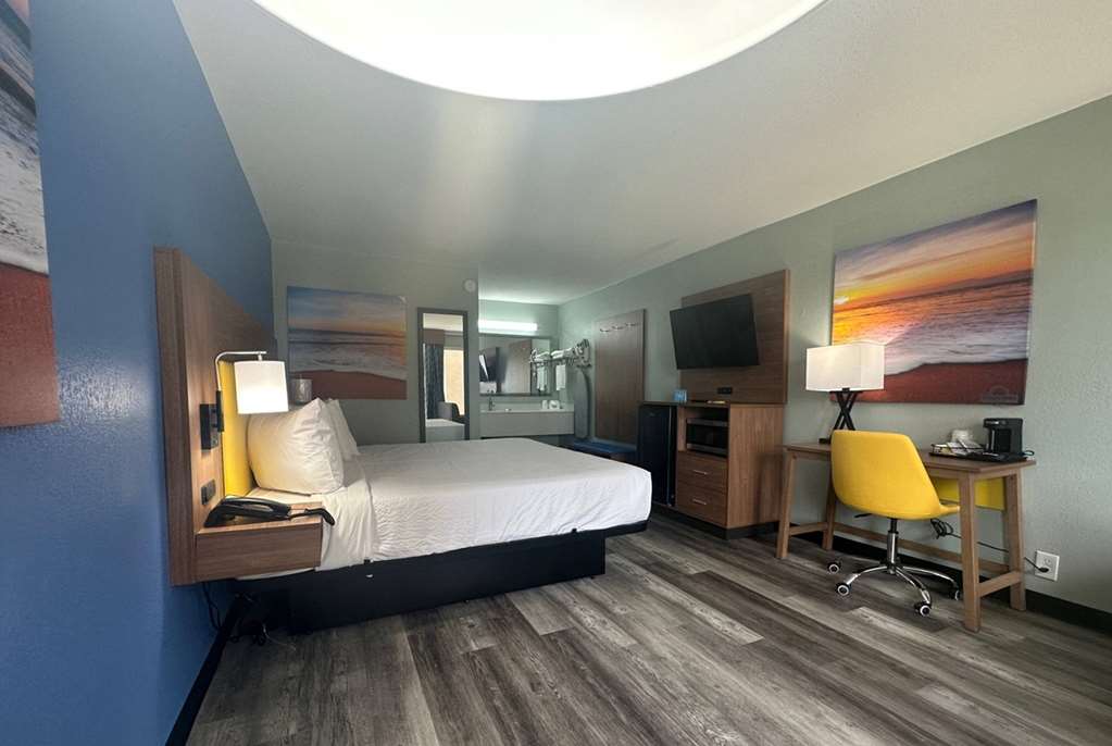 Days Inn & Suites by Wyndham Jennings - photo 24