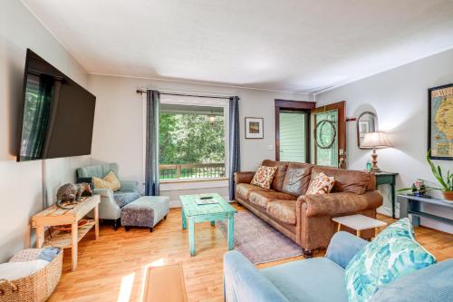 Blacksburg Hideaway w Hot Tub 5 Mi to Campus — hotel in Blacksburg