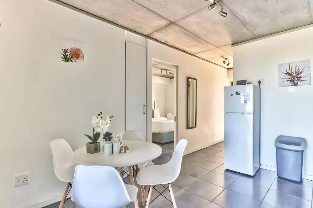 2 Bedroom Secure Pool Strong WiFi