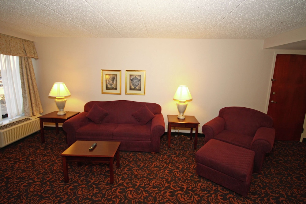 Hampton Inn Woodbridge - photo 20
