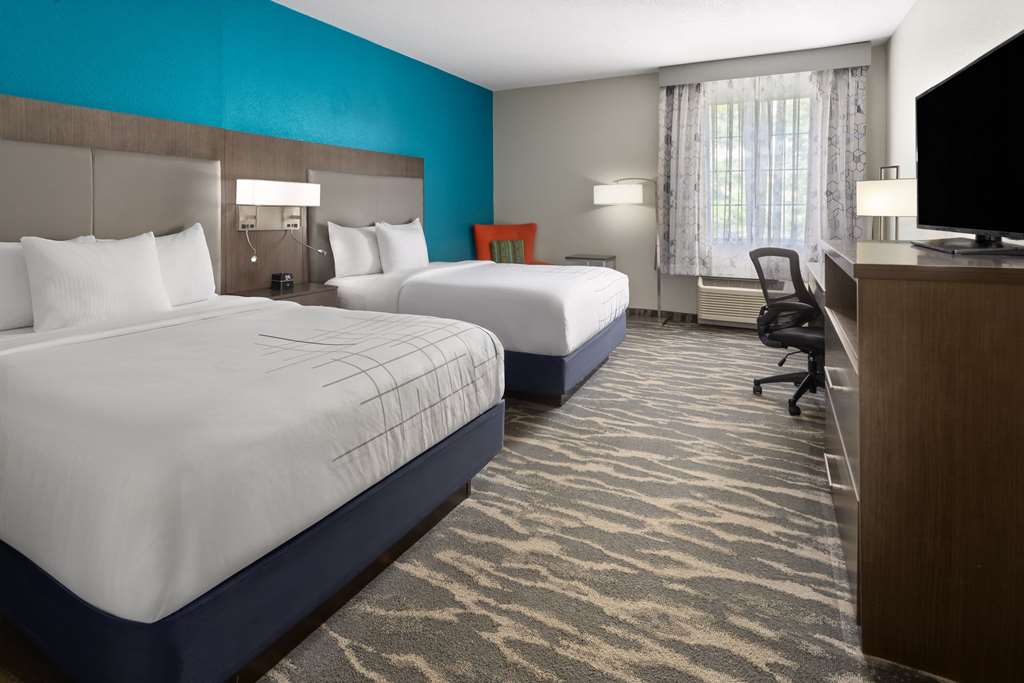La Quinta Inn & Suites by Wyndham Kokomo - photo 12