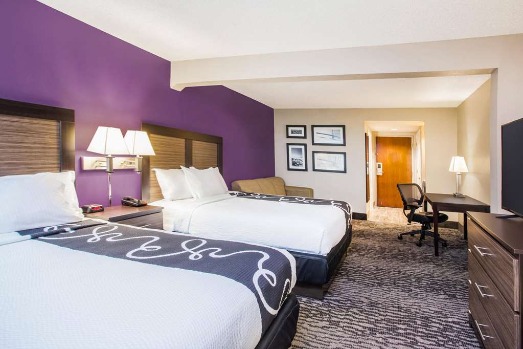 La Quinta Inn & Suites by Wyndham Clearwater South - photo 11