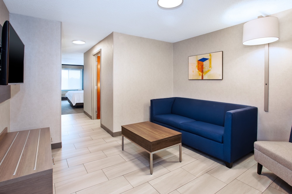 Holiday Inn Express Hotel & Suites Belleville by IHG - photo 28