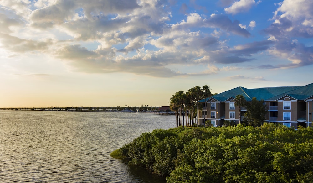 Sailport Waterfront Suites - photo 53