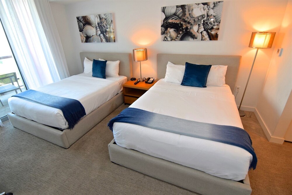 Modern Studio With Amazing Ocean & Bay View @ Beachwalk Resort - photo 2