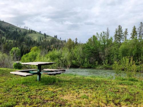 Southfork Lodge Riverside Inn - photo 8