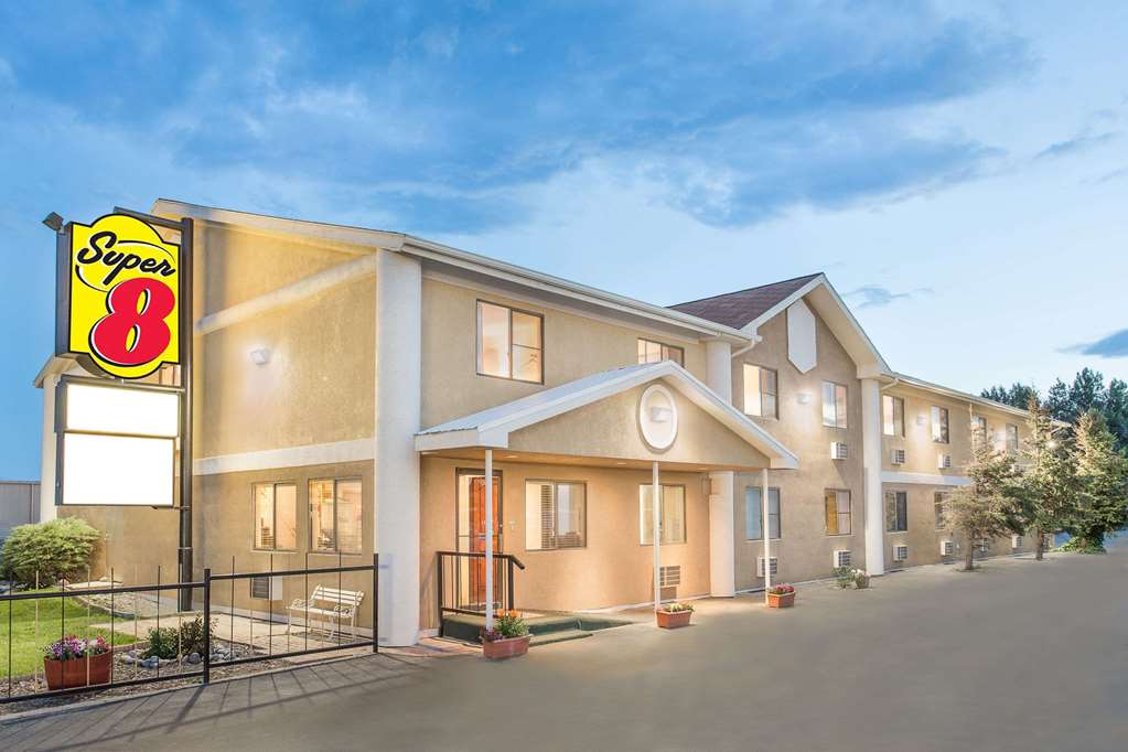 Super 8 by Wyndham Riverton - featured photo