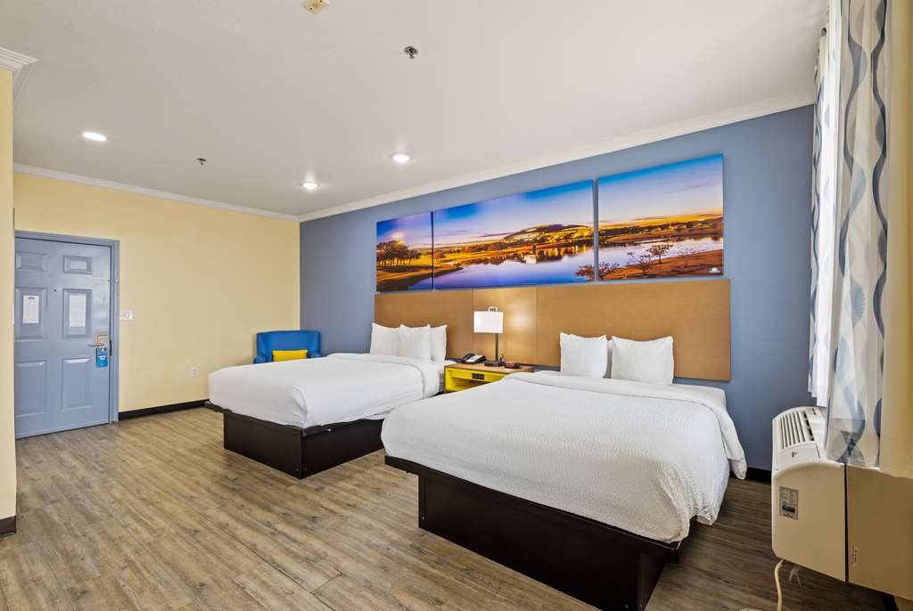 Days Inn & Suites by Wyndham Euless DFW Airport South - photo 43