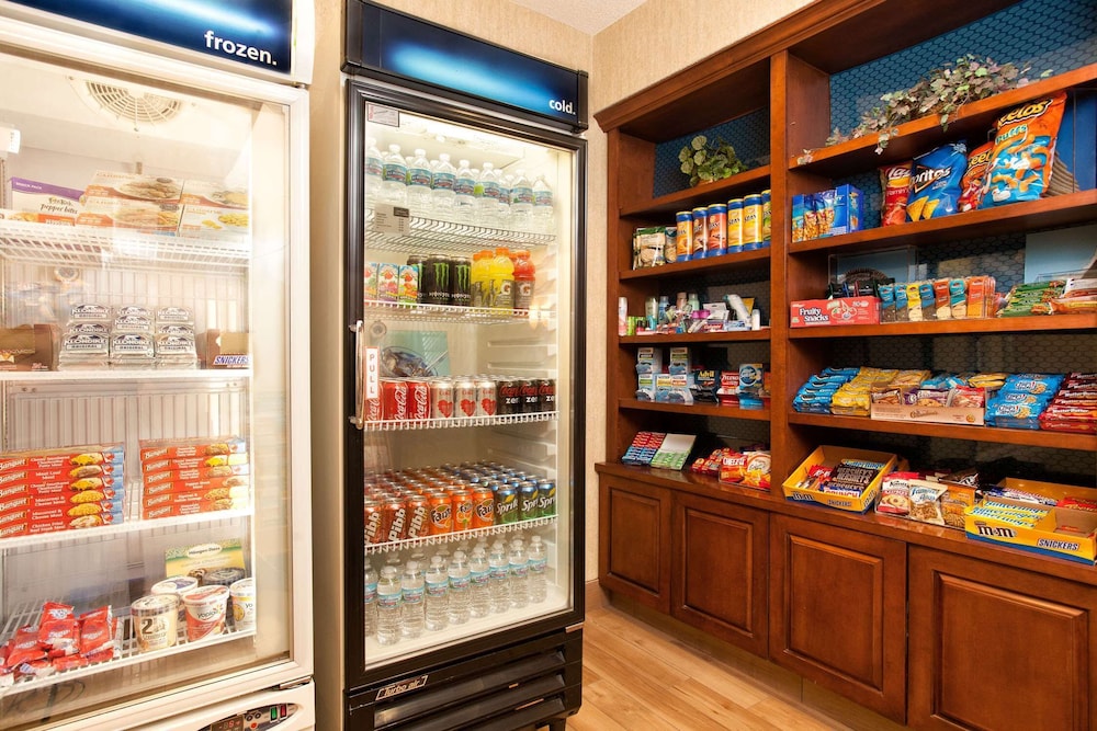 Hampton Inn & Suites Addison - photo 3