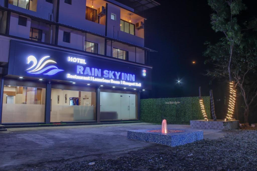 Hotel Rain Sky Inn in Lonavla, India