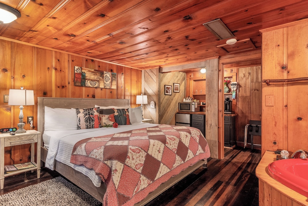 Tall Pines Inn - photo 44