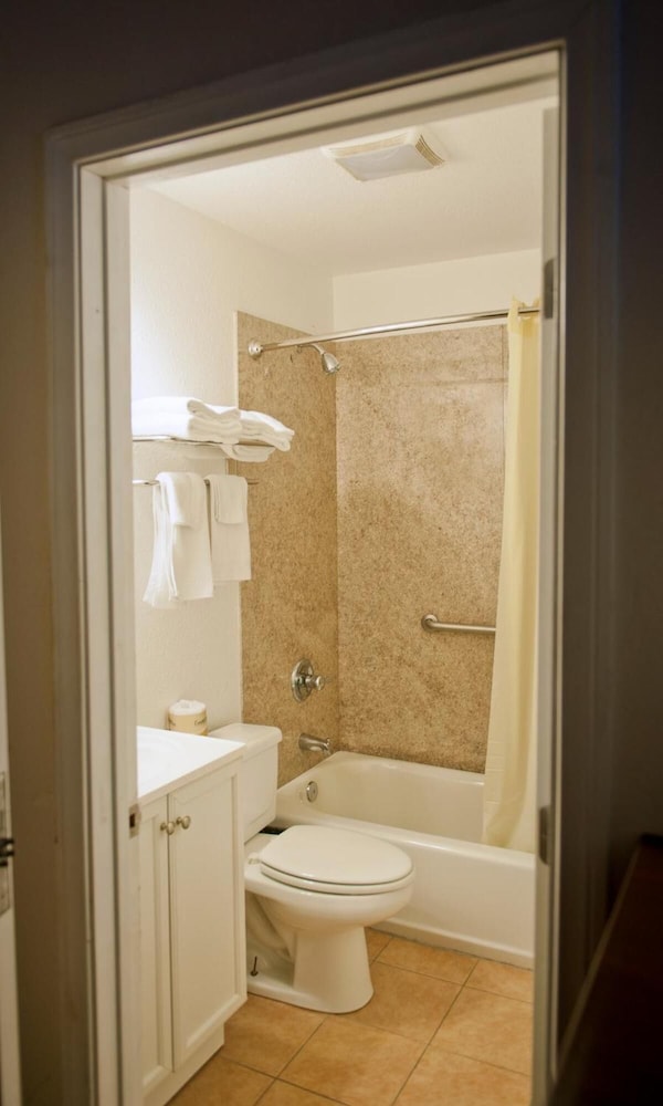 San Diego Downtown Lodge - photo 15