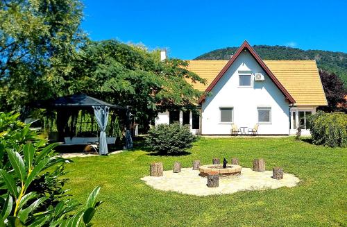 Villa Prima Wellness Badacsony — 4-Star Luxury Hotel in Badacsonytomaj, Hungary