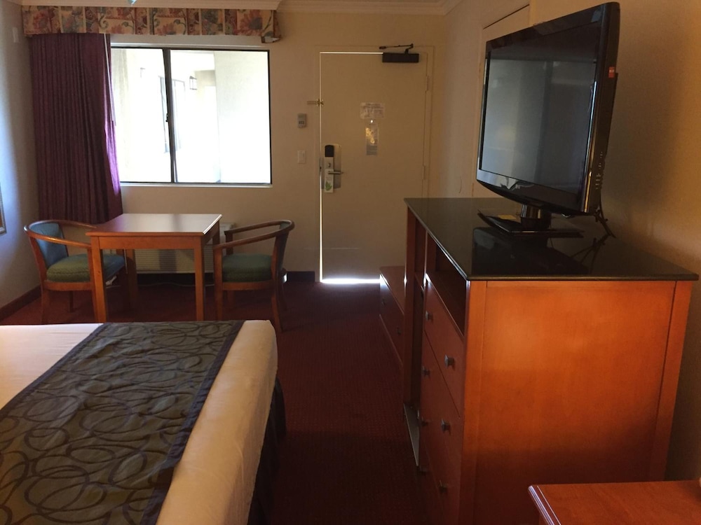 Chula Vista Inn - photo 26
