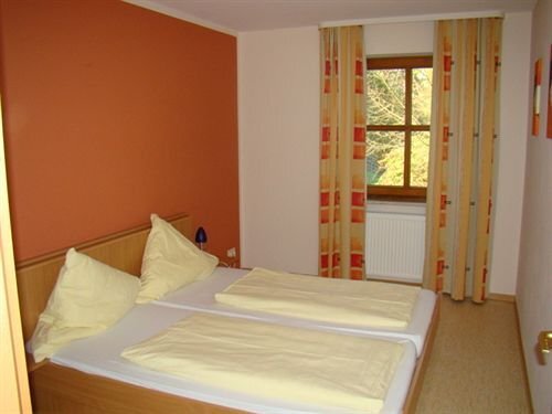 Glocknerhof - carbon neutral hotel in Stamsried