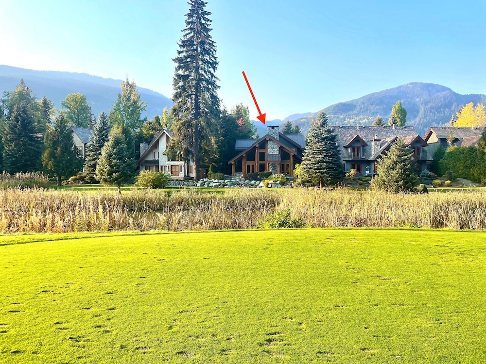 8140 Nicklaus North — 4-Star Luxury Hotel in Whistler, Canada