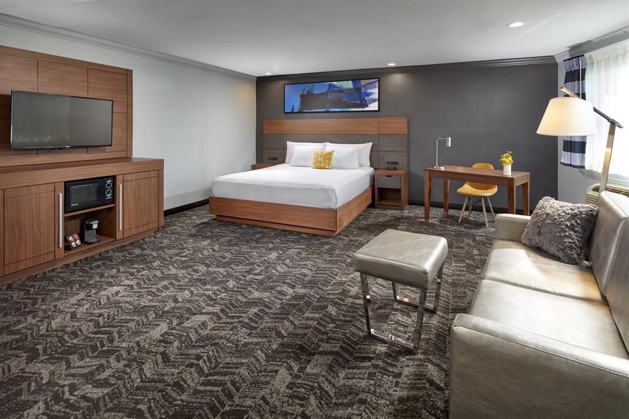Studio Inn and Suites at Promenade Downey - photo 4