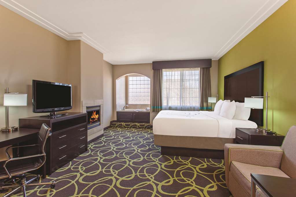 La Quinta Inn & Suites by Wyndham Los Banos - photo 14